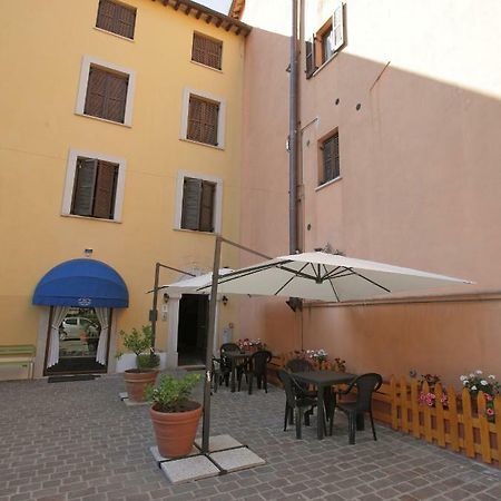 Il Cavallino Фоссомброне Экстерьер фото